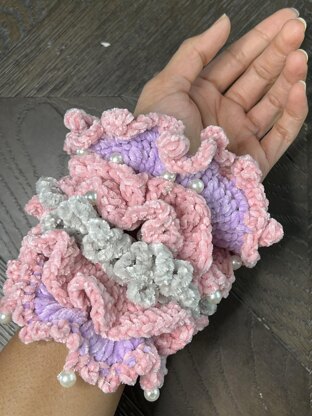 Pearl Plush Crochet Scrunchies