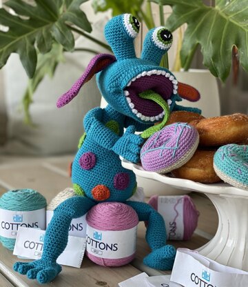 Dallas the Donut Monster Amigurumi