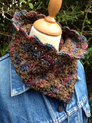 Theme & Variegations Cowl
