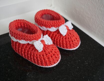 Häkelanleitung Babyschühchen mit Schleife
