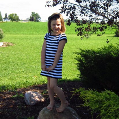 Oui! Oui! Little Dress (Childrens sizes 2-10) - knitting pattern