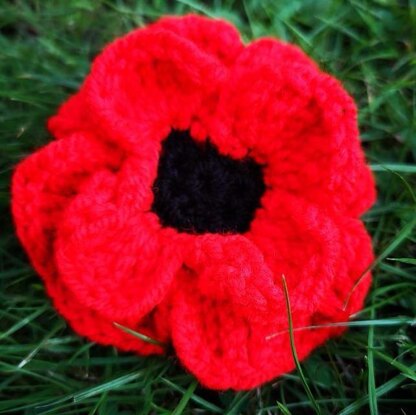 Double Poppy flower pin: Crochet pattern