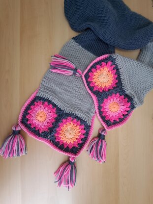 Scarf Sentro machine with granny square