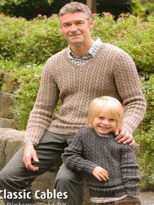 Family Favourites Book by Patons - 3827