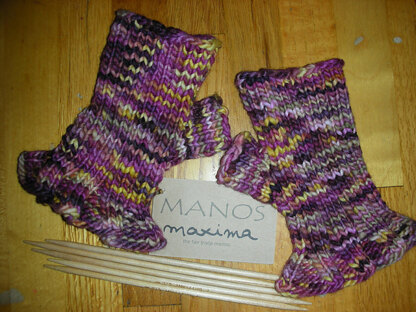 Ruffled Mitts in Manos del Uruguay Maxima Space-Dyed