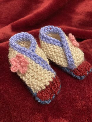 Mulan baby slippers from free pattern