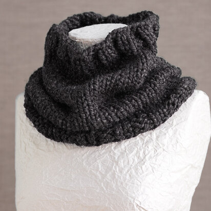 Basic Cowl in Lion Brand Wool-Ease Thick & Quick - L0412C