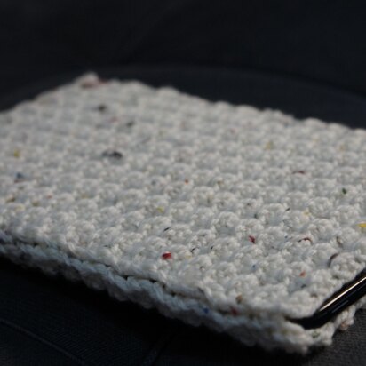 Crunch stitch tablet sleeve crochet pattern