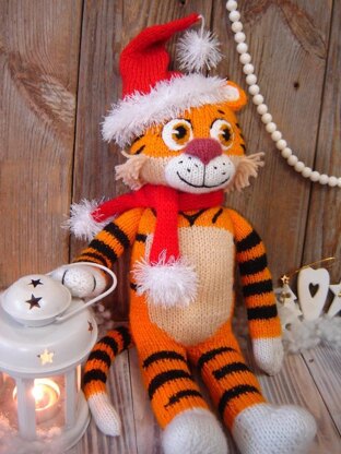 Knitted tiger cub