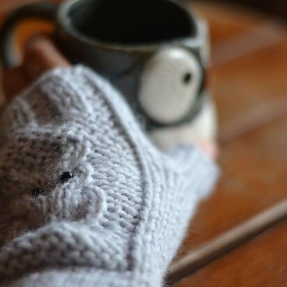 Fingerless gloves with owl detail