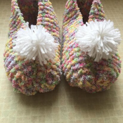 POMPOM SLIPPER SOCKS CHENILLE GARTER STITCH BEGINNER KNITTING PATTERN