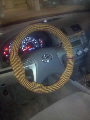 Steering Wheel Cozy in Lion Brand Wool-Ease - L0087AD