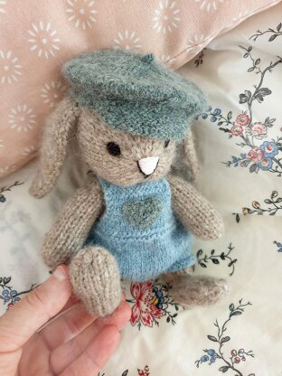 Bunny Dungarees and Beret, Back-and-forth knitting