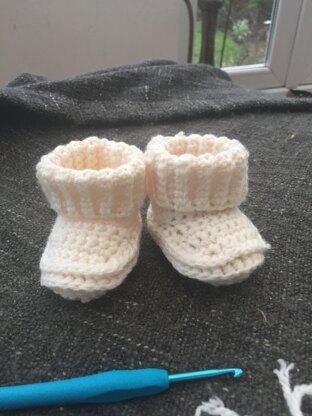 Baby's Booties in Bernat Handicrafter Cotton Solids