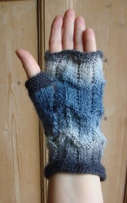 Lacy wavy fingerless mitts