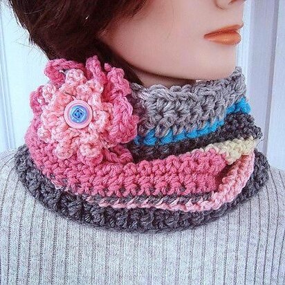 655 CROCHET COWL and flower, Neapolitan