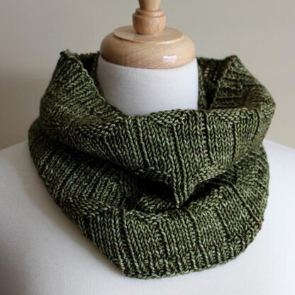 Diamond Purl Cowl