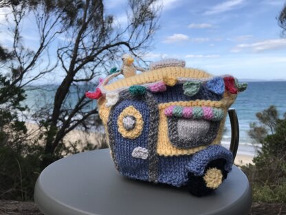 Vintage caravan teacosy (pattern by TeaCosyFolk)