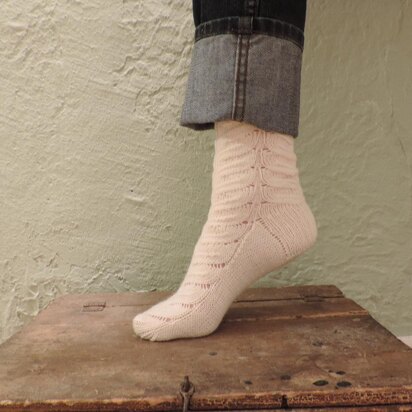 Frond Socks - knitting pattern