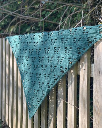 Under the tree shawl