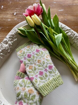 Magic of Spring Mitts