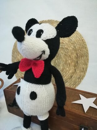 Knitting patterns for Mickey Mouse and Minnie Mouse toys based on Steamboat Willi