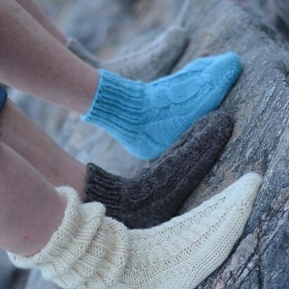 Cosy Cabled Toe-Up Socks