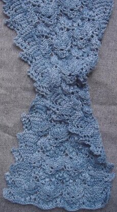 Scalloped Clouds lacy scarf with pointed edges