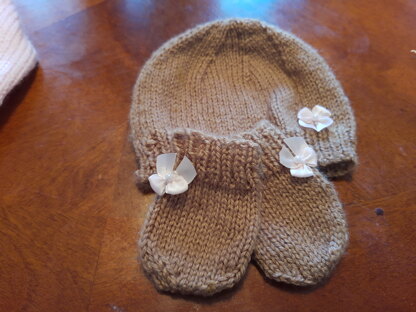 Baby hat and mitts