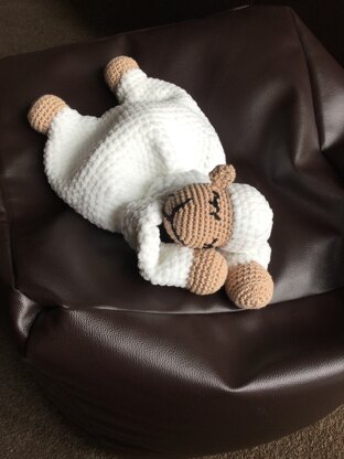 Sleepy sheep comforter - My first ever amigurumi