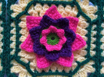 Flower square with border I by HueLaVive