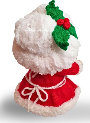 Mrs Claus Gonk Gnome & her Cherry Pie