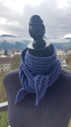 Tesa Scarf by Edita