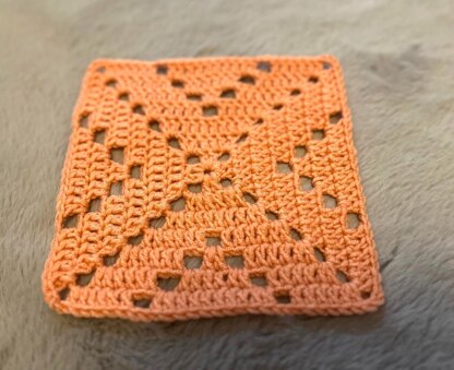 Filet Diamond Granny Square