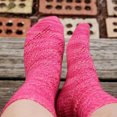 Pyramid Socks - knitting pattern