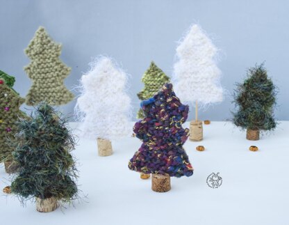 Many Christmas trees knitted flat