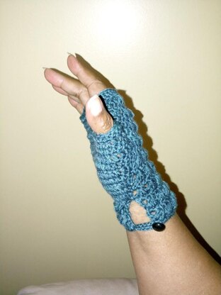 Triangle Puff Fingerless Mitts