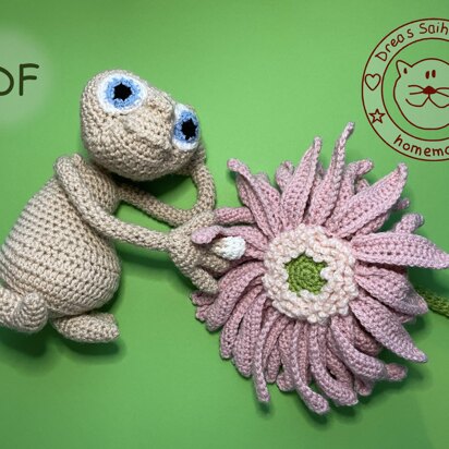 Alien amigurumi doll