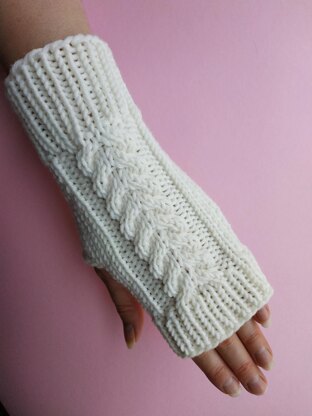 Cassandra Fingerless Gloves