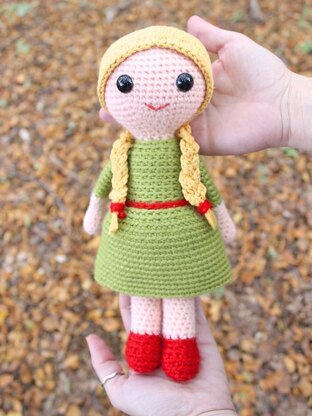 Red Riding Hood amigurumi doll