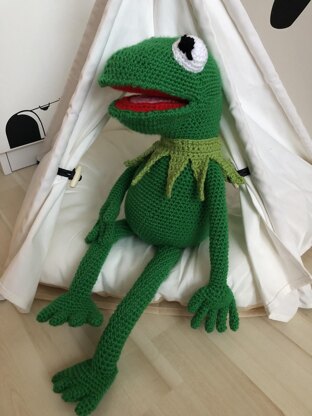 Frog amigurumi doll