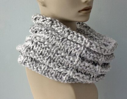 Easy Chunky Knit Cowl