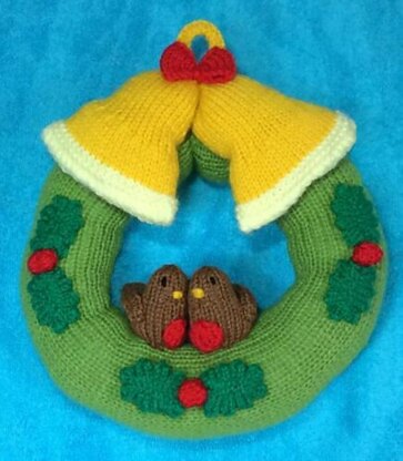 Christmas Robin Scene Wreath