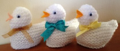 EASTER CHICK CHOCOLATE EGG COVER KNITTING PATTERN