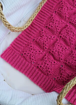 Little Kisses Cable Blanket