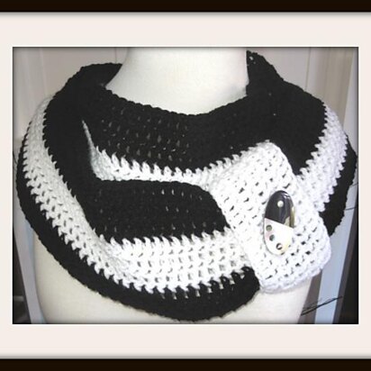 Yin and Yang Infinity Scarf