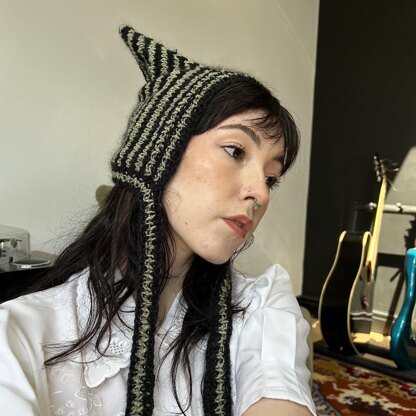 Elevated cat or devil hat