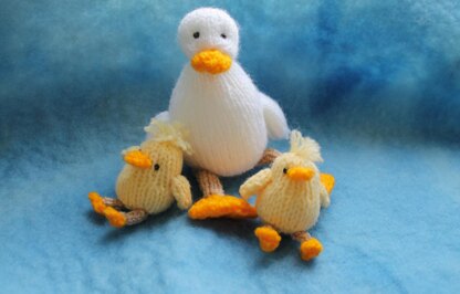 Mummy Duck and Ducklings with Accessories