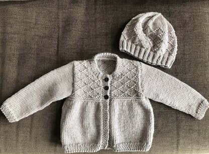 Cardigan and hat for my friend's baby (gender unknown yet ;))