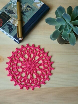 Pointy picot doily